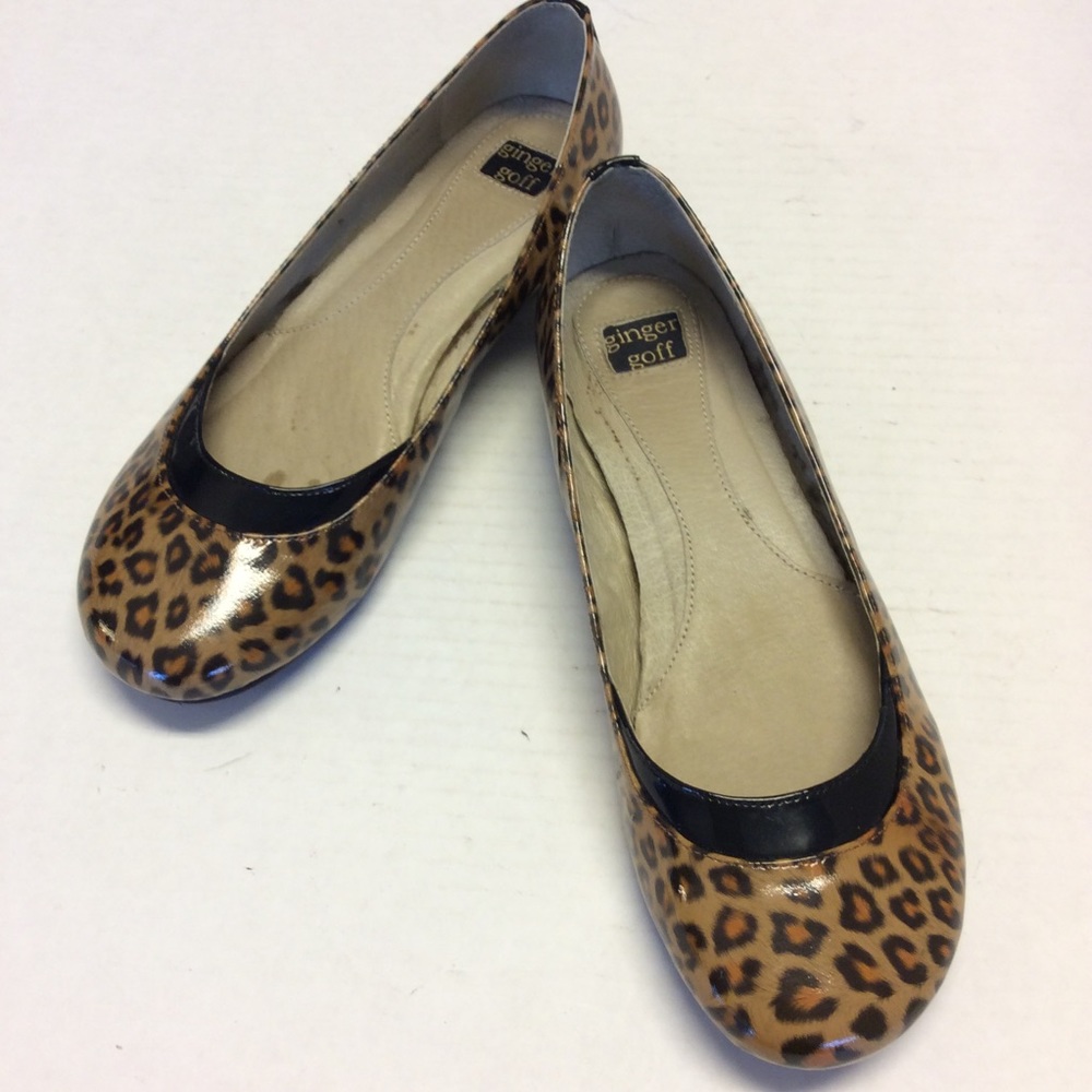 GINGER GOFF Patent Leather Flats Size 7..5